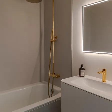 Luxury, Quiet Flat Overlooking アパート チューリッヒ