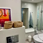 Luxury, Quiet Flat Overlooking شقة *