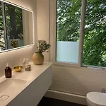 شقة Luxury, Quiet Flat Overlooking *