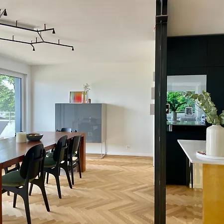 Luxury, Quiet Flat Overlooking Apartment
