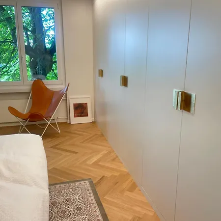 Luxury, Quiet Flat Overlooking Apartment *