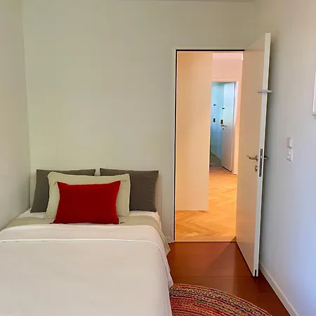 Luxury, Quiet Flat Overlooking Apartment