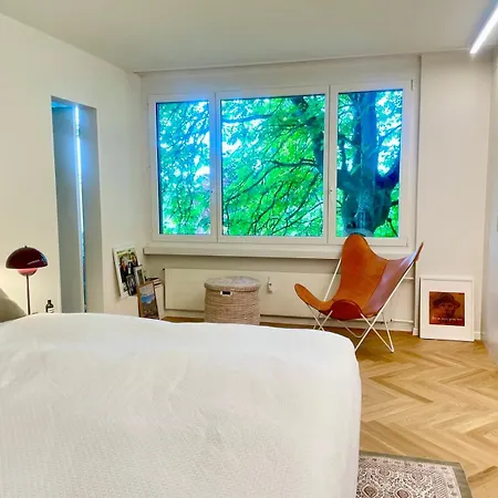 Lägenhet Luxury, Quiet Flat Overlooking *