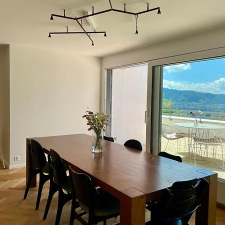 Апартаменти Luxury, Quiet Flat Overlooking