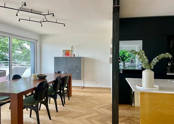 Luxury, Quiet Flat Overlooking 아파트