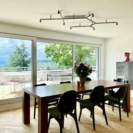Διαμέρισμα Luxury, Quiet Flat Overlooking